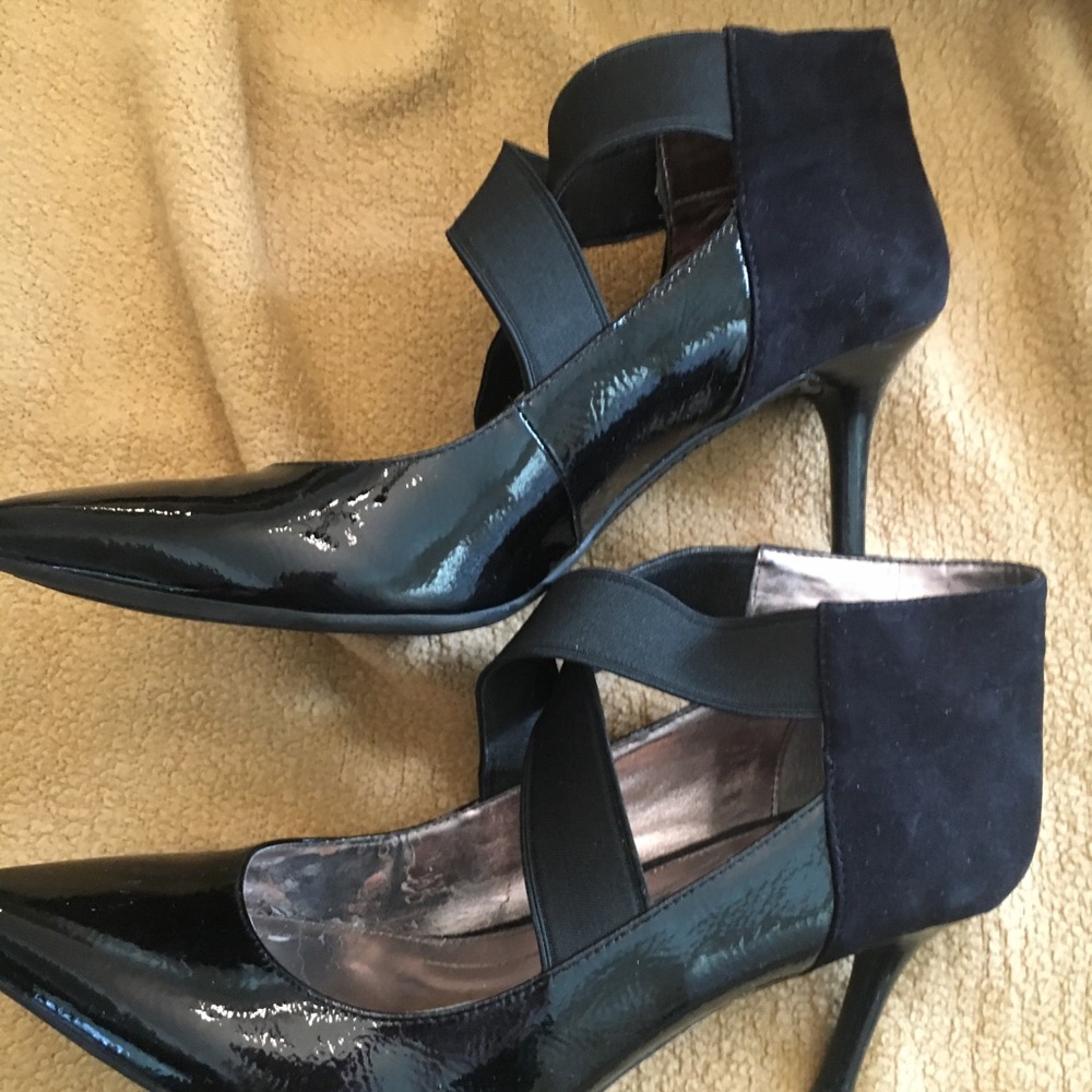 DKNYC black patent/suede pumps